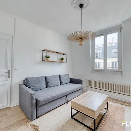 Apartament Charming Bright T2 In 17e Lively Vibrant Area Paryż