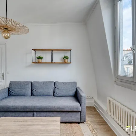 Apartament Charming Bright T2 In 17e Lively Vibrant Area *