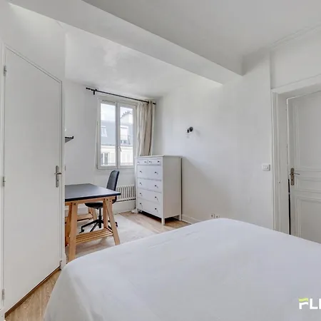 Apartament Charming Bright T2 In 17e Lively Vibrant Area Paryż